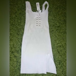 NWT Yesterdaze Sleeveless Dress